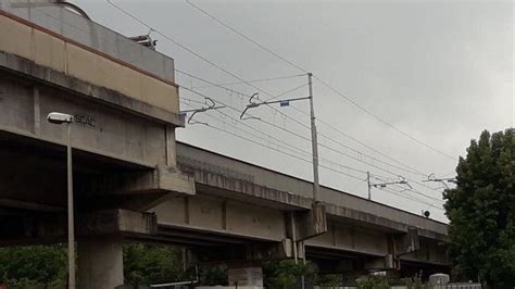 Si Lancia Dal Viadotto Della Circumvesuviana Muore A 17 Anni