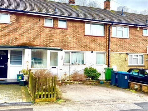 3 Bed Terraced House For Sale In Acorn Road Bennetts End Hemel