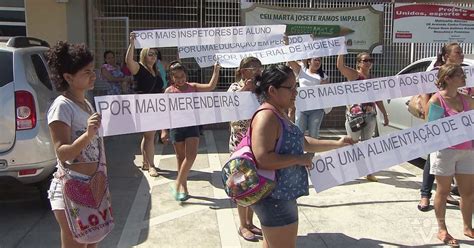 G1 Pais Estendem Faixas E Protestam Por Melhorias Em Escola De