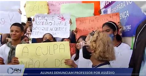 Alunas Denunciam Professor Por Assédio