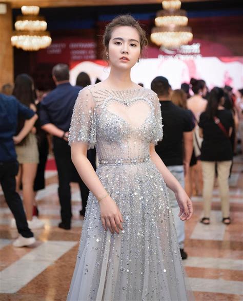 Sau ly hôn dàn cựu hot girl ngày càng chuộng phong cách gợi cảm