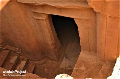 al-Khazneh Burial Crypt - Madain Project (en)