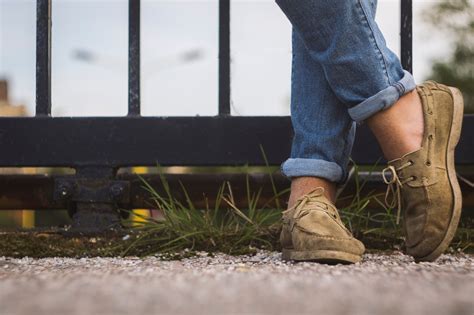 Stop Wearing Sneakers Without Your Socks Because You Are Harming Your Feet More Than You Think