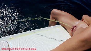 Orinando por todo el maldito lugar una recopilación Mandy Flores XVIDEOS