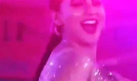 Bhojpuri Sizzler Akshara Singh Looks Hot As She Flaunts Her Sexy Latke Jhatke In This Viral