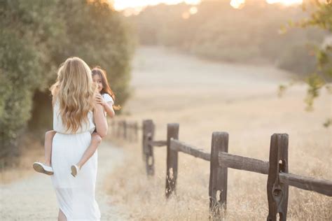 23 Creative Family Photoshoot Ideas [Full Guide] - Ramina Magid Photography