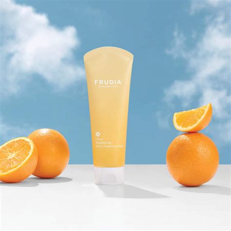 Осветляющая пенка для умывания Frudia Citrus Brightening Micro ...
