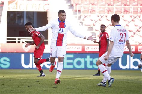 Mbapp Gana El Trofeo Unfp Al Jugador Del Mes De Febrero Paris Saint