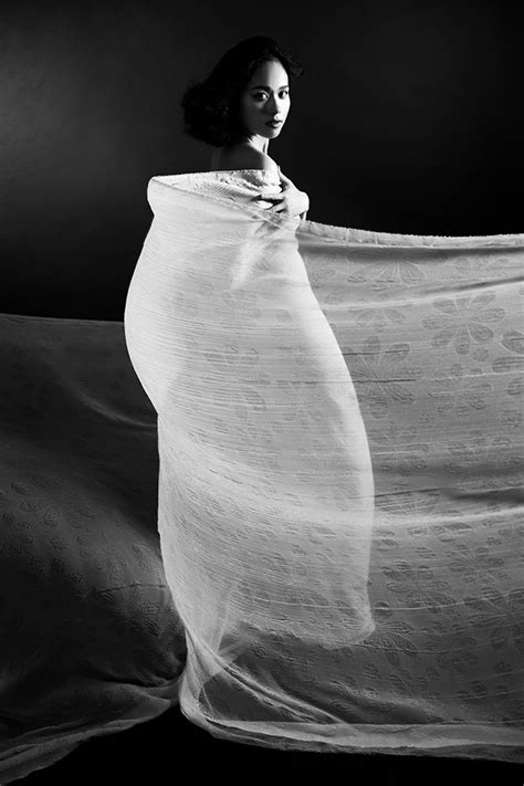 Hoàng Quyên gây sửng sốt với bộ ảnh nude nghệ thuật