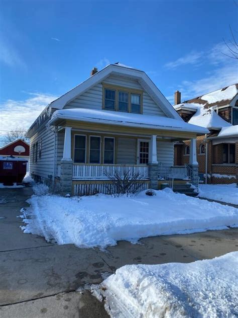 3217 S 10th St Milwaukee Wi 53215 Mls 1823466 Redfin