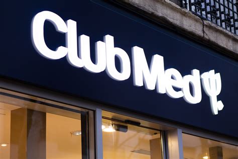 CLUB MED, retail design | Images :: Behance