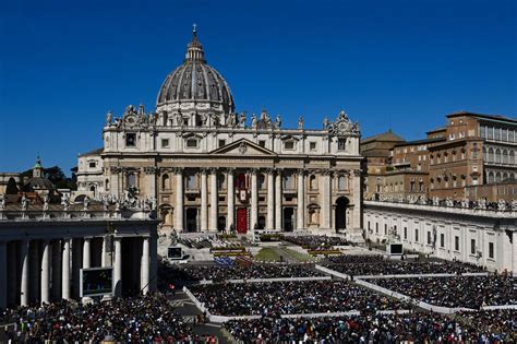 Pope Francis Celebrates Easter Sunday Mass In St Peter S Square Bloomberg