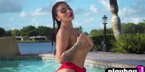 Glamorous All Natural Milf Emily Rinaudo Stripped And Posed Totally Naked Tnaflix