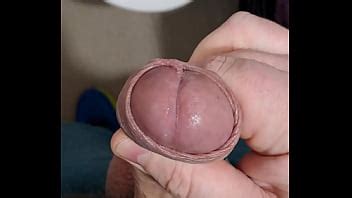 Halo Y Juego Con Mi Polla Y Luego Me Orino XVIDEOS