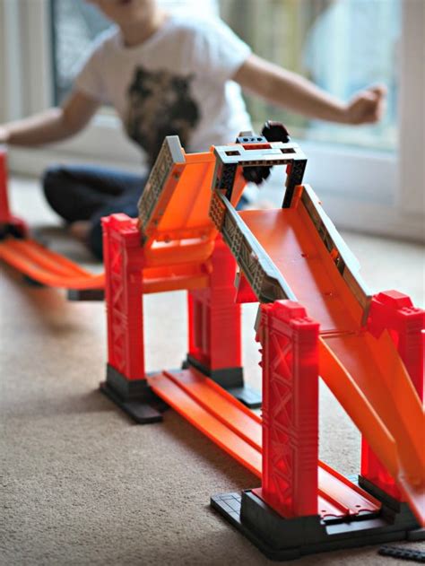 REVIEW Hot Wheels Track Builder Stunt Bridge Laura Summers