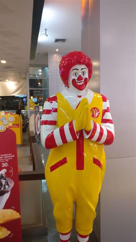 The creepiest Ronald McDonald : r/funny