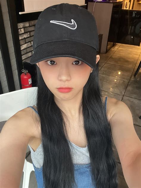 Tổng Hợp Hình Ảnh Linh Ka Bikini Sexy Đẹp Có Vòng 1 Căng Tròn