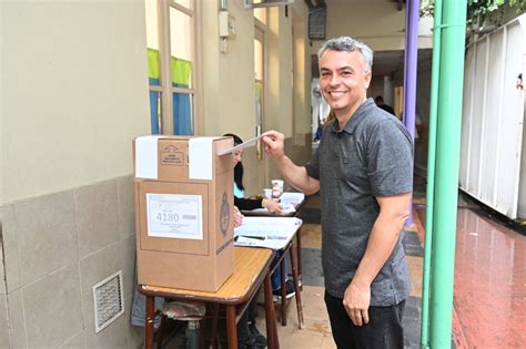 Esteban Paulón activista gay fue elegido diputado en Argentina Escandala