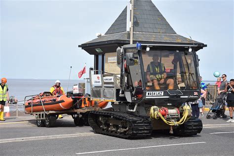 Rnli Loglogic Softrak Launch Recovery Tractor Wa Flickr