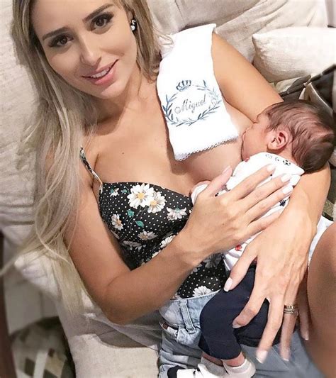 EGO Leticia Santiago Amamenta O Filho Miguel Mama De 3 Em 3 Horas