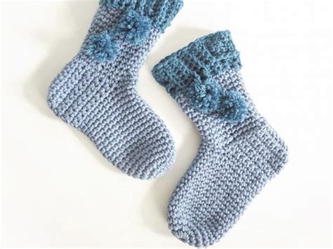 Pom Pom Slipper Socks – Share a Pattern