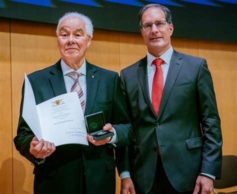 Manfred Kimmich erhält Staufermedaille neckarufer info