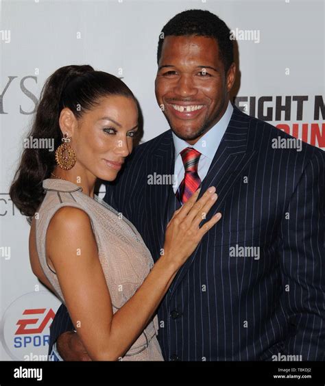 Michael strahan and nicole murphy hi-res stock photography and images ...