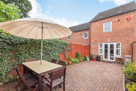 2 Bedroom End Of Terrace House For Sale In Rosebay Wokingham