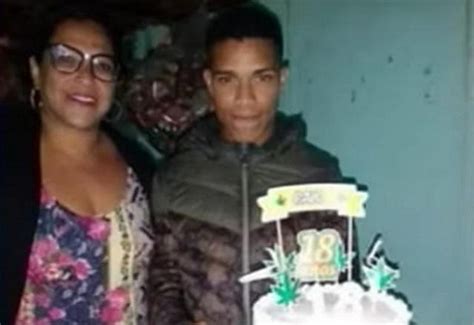 Mãe E Filho São Mortos A Tiros Na Porta De Casa Em Cariacica Es Sbt