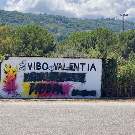 Vibo Cancella Il Raid I Giovani Ripristineranno Il Murale Di Libera