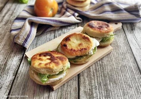 Focaccine Morbide Alla Caprese Cotte In Padella Ricetta