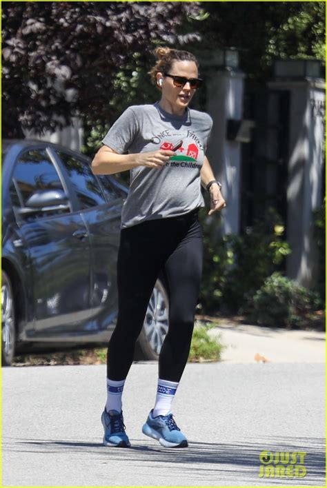 Jennifer Garner Goes For A Run In Brentwood Photo 4957212 Jennifer