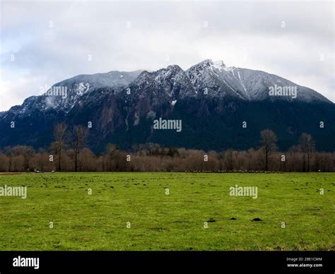 Mount si hi-res stock photography and images - Alamy