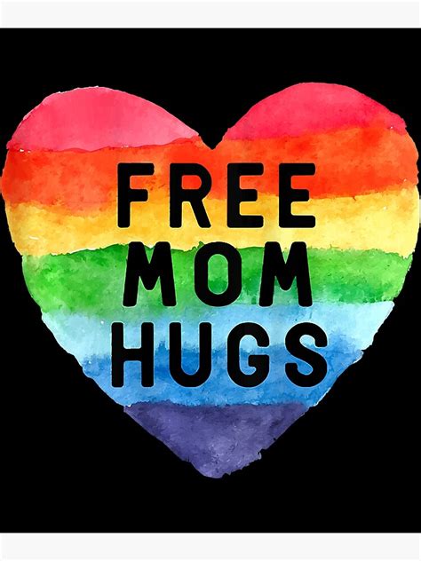 Lámina fotográfica Mamá libre de mujeres abraza la bandera LGBT Gay Lesbian Pride Parades
