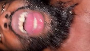 Metiendo una gran polla negra en el coño gordo y húmedo de su esposa XVIDEOS