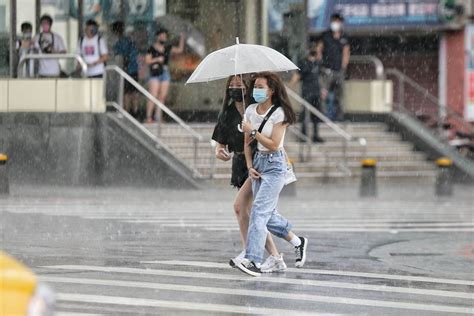 低溫下探14度 這天起大降溫 恐達大陸冷氣團等級 Yahoo奇摩汽車機車