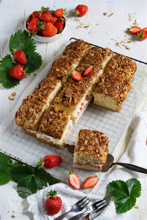 Bienenstich mit Erdbeeren Küchentraum Purzelbaum