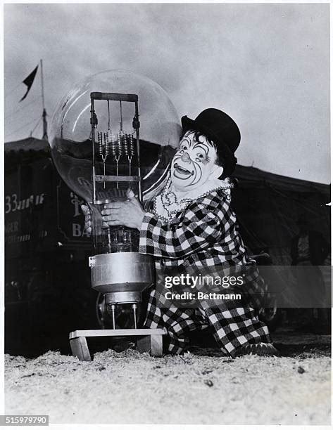 Midget Clown Photos And Premium High Res Pictures Getty Images