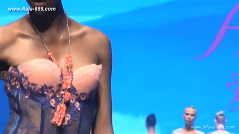 Chinese Model In Sexy Lingerie Show