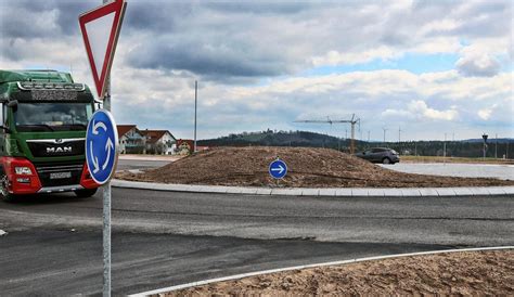 Zu viele Unfälle Rosenbergs neuer Kreisverkehr soll beleuchtet werden