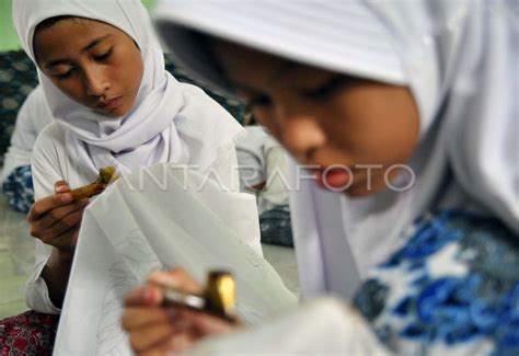 Siswa Slb Belajar Membatik Antara Foto