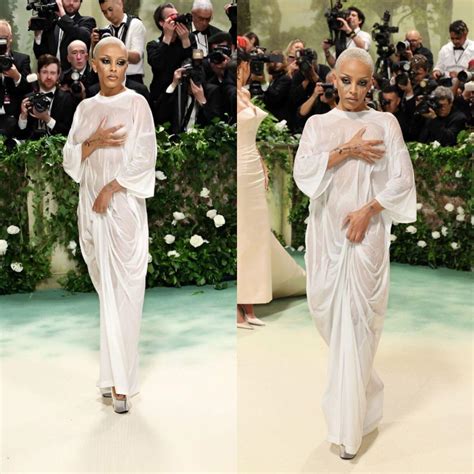 fashion selebriti  unik  met gala  laruna