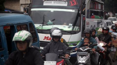 Pemudik Mulai Lewati Jalur Puncak Bogor Foto Tempo Co