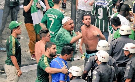 Confronto Entre Torcida E Polícia Causa Tensão Fora Da Arena Do Palmeiras