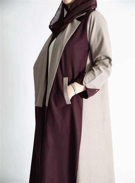 Ghimar Burgundy And Beige Collared Abaya Featuring A Buttoned Cuff And