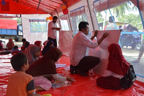 Proses Belajar Mengajar Dalam Tenda Sekolah Baru Kementerian Sosial