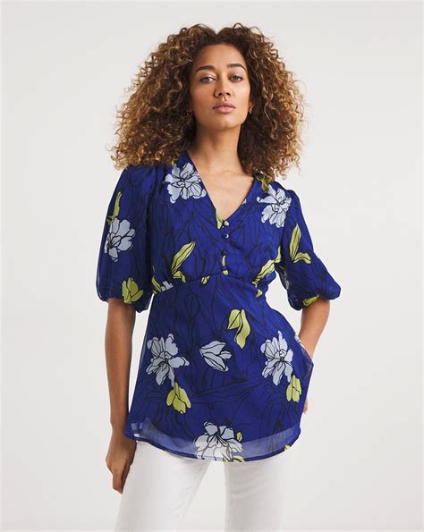 Tea Blouse With Exposed Back Oxendales