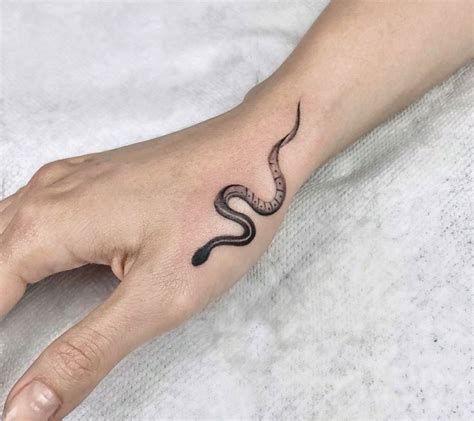 Pin By Mge On Tattoo Hand And Finger Tattoos Small Snake Tattoo