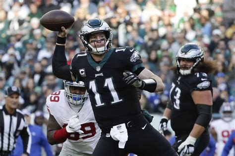 Eagles Are Insane To Play Carson Wentz With Knee Injury Reportedly Not