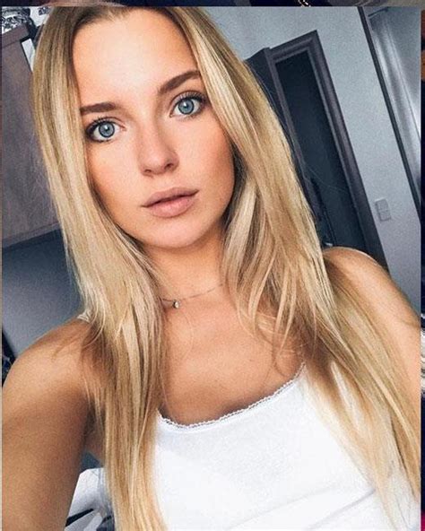 Hot Ukrainian Brunette Babe Mama Escort